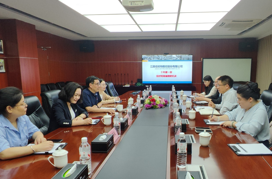 凝聚校友力量共话发展蓝图 ——bat365中文官方网站党委书记郑海涛带队赴江西走访校友